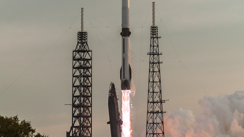 Blue Originロケット、ブースター着陸は成功も衛星軌道投入に失敗