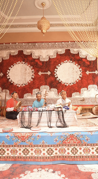 千年の音色が紡ぐ日常の温もり：新疆ウイグルの音楽遺産「ムカム」 video poster