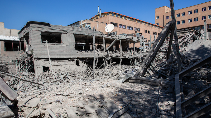 米イラン緊張が最終局面へ：ホルムズ海峡をめぐる期限直前の攻防と和平の行方