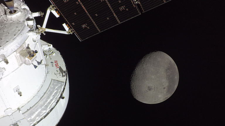 Artemis IIクルー、月周回後に太平洋へ帰還 – NASAの有人宇宙飛行が新たな歴史を刻む video poster