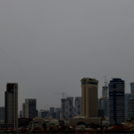 テルアビブのスカイラインをリアルタイムで映し出す、静かな都市の窓 video poster