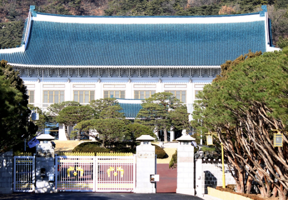 ホルムズ海峡で韓国船に爆発、米国の共同作戦参加要請を韓国政府が検討